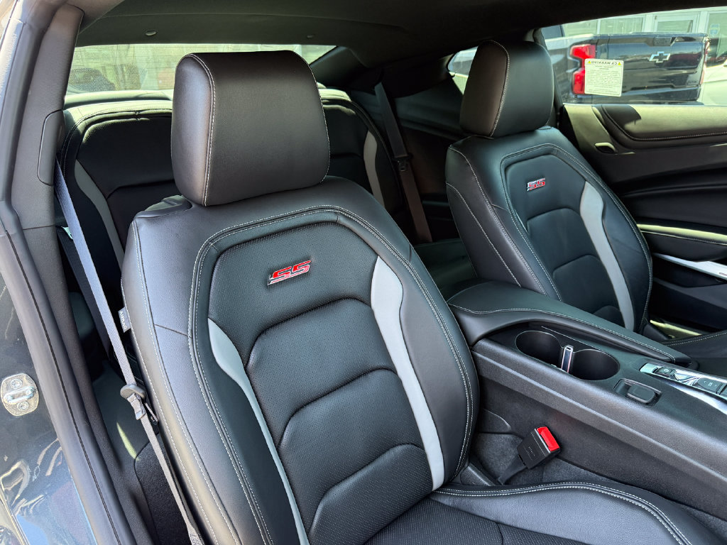 Used 2022 Chevrolet Camaro SS RWD image 18
