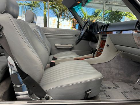 Used 1988 Mercedes-Benz 560 SL 560 SL image 25