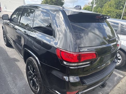 Used 2021 Jeep Grand Cherokee Laredo X RWD image 9