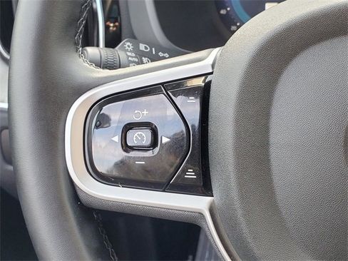 Certified 2025 Volvo XC60 B5 Plus image 19