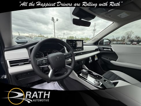 New 2026 Mitsubishi Outlander SE image 14