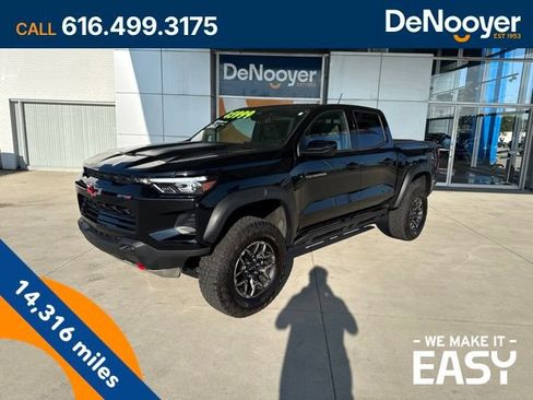 Used 2025 Chevrolet Colorado ZR2 AWD/4WD image 1