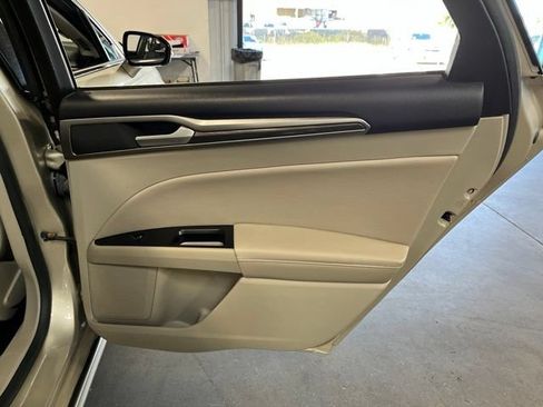 Used 2017 Ford Fusion Energi SE FWD image 16