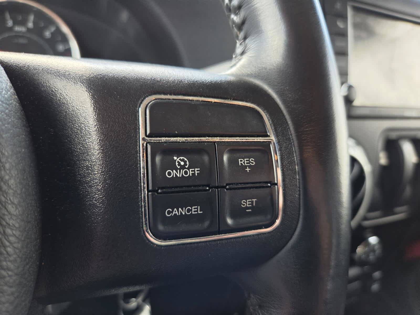 Used 2018 Jeep Wrangler Sahara w/ Connectivity Group AWD/4WD image 22