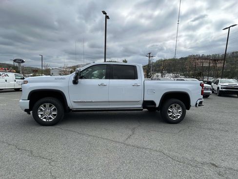 New 2026 Chevrolet Silverado 2500 High Country w/ High Country Premium Package AWD/4WD image 6