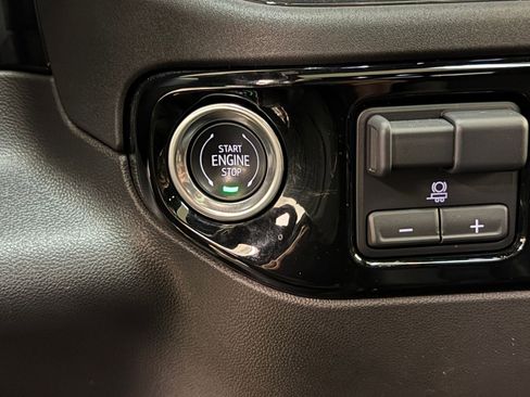 Used 2025 Chevrolet Silverado 1500 ZR2 w/ Technology Package image 23