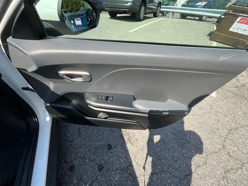 Used 2025 Kia K4 LXS image 29