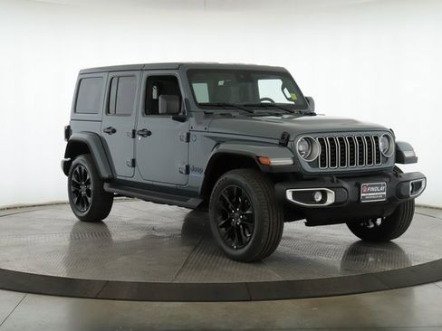 Used 2025 Jeep Wrangler Unlimited Sahara image 2