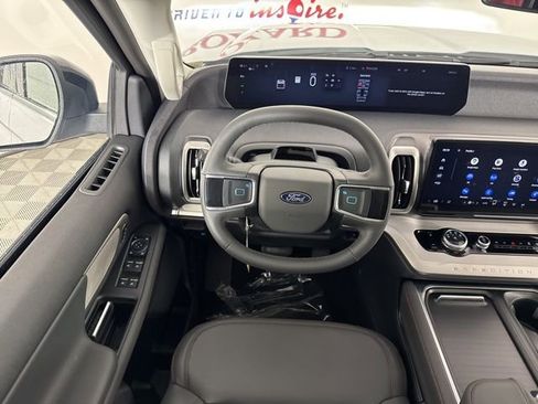 New 2025 Ford Expedition Active image 10