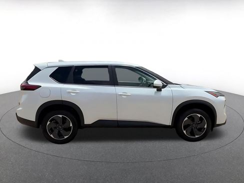 Used 2024 Nissan Rogue SV FWD image 16