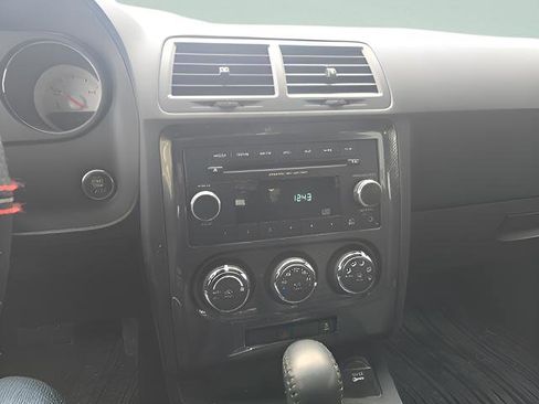 Used 2013 Dodge Challenger SXT image 15