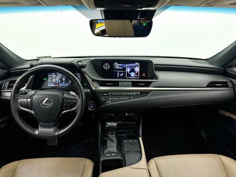 Used 2020 Lexus ES 300h w/ Premium Package image 18