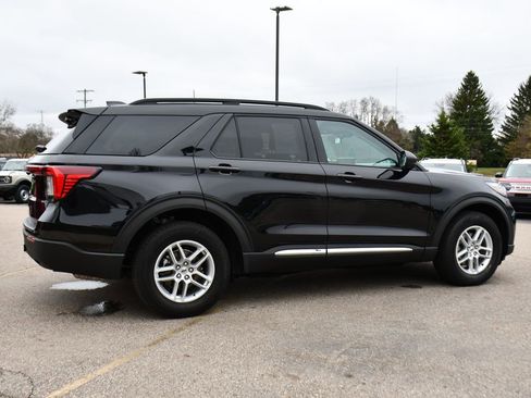 Used 2025 Ford Explorer Active AWD/4WD image 6