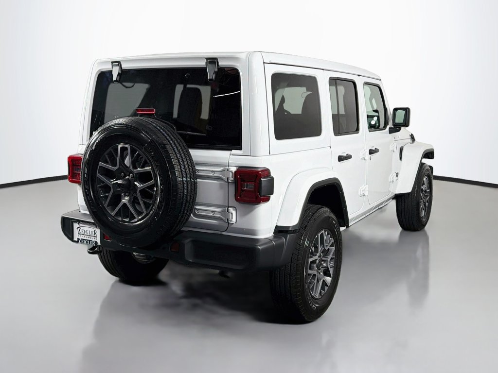 Used 2026 Jeep Wrangler Unlimited Sahara AWD/4WD image 7