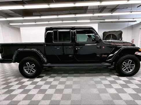 Used 2024 Jeep Gladiator Mojave AWD/4WD image 15
