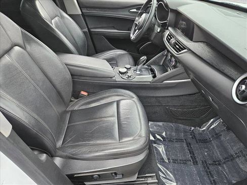 Used 2019 Alfa Romeo Stelvio image 19