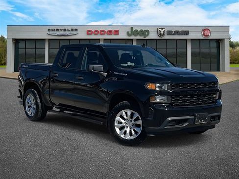 Used 2020 Chevrolet Silverado 1500 Custom w/ Custom Value Package image 2