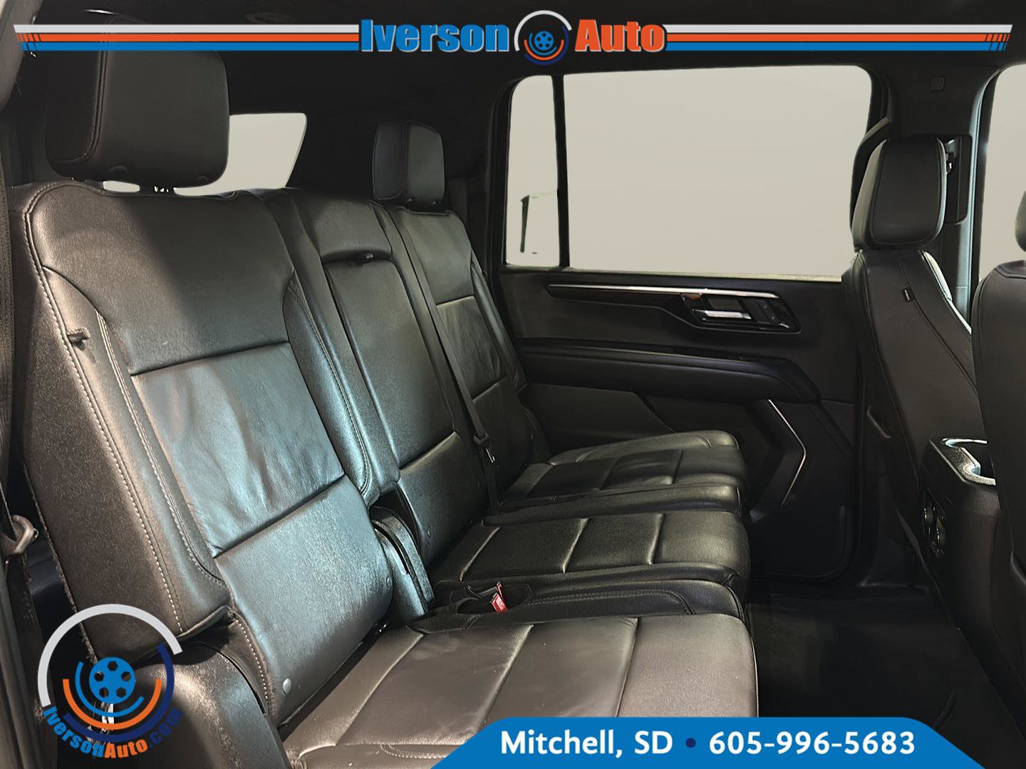 Used 2025 Chevrolet Suburban LT AWD/4WD image 31
