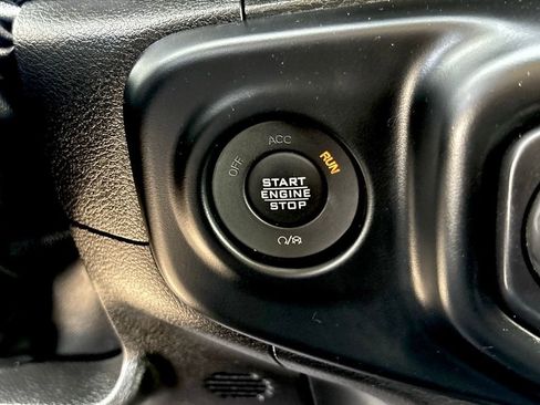 Used 2023 Jeep Gladiator Overland image 23