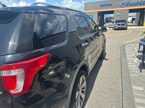 Used 2018 Ford Explorer Limited w/ Equipment Group 301A AWD/4WD image 9