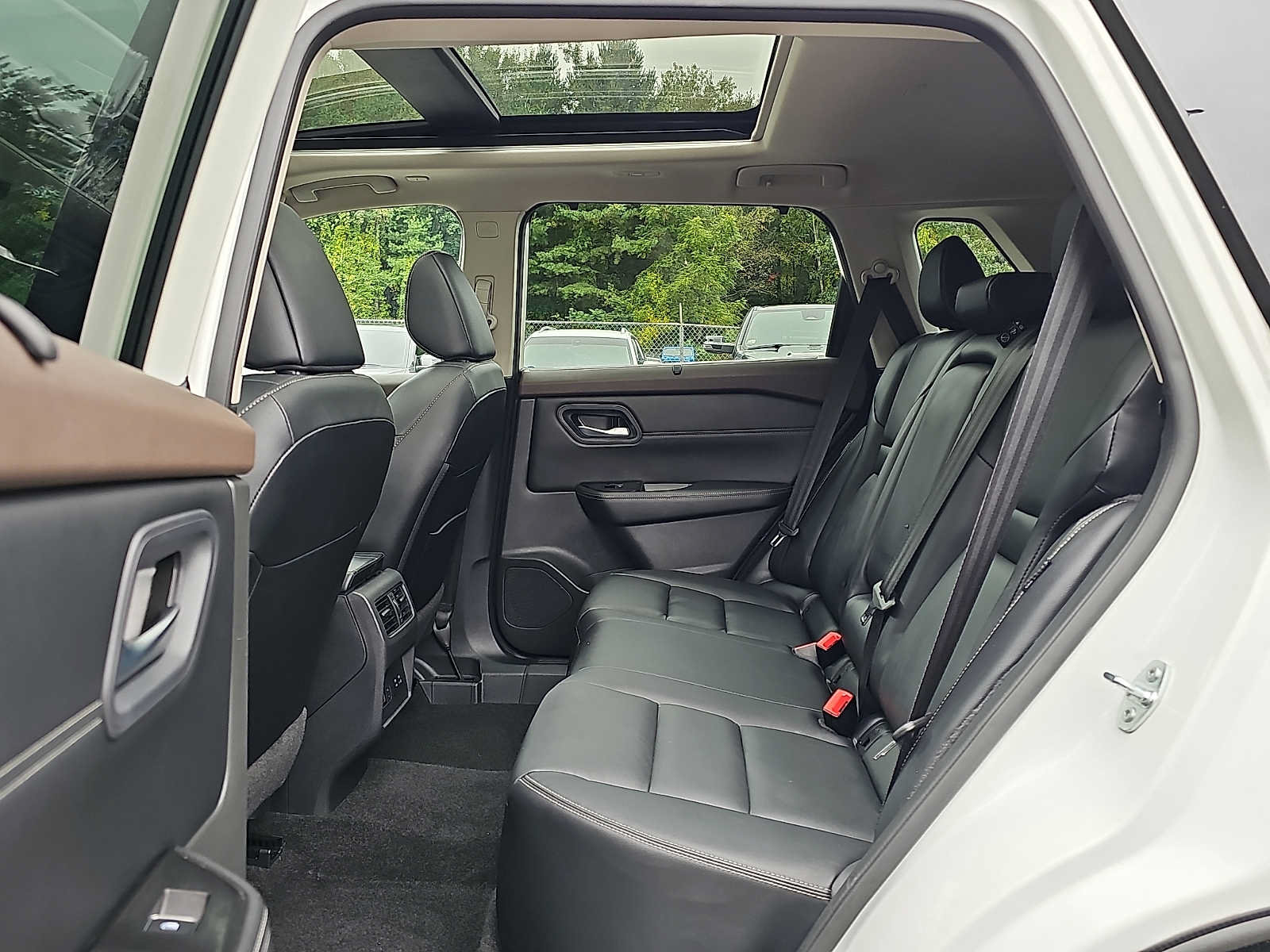 Used 2023 Nissan Rogue SL w/ SL Premium Package AWD/4WD image 10