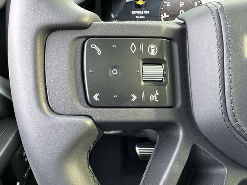 Certified 2025 Land Rover Defender 110 V8 AWD/4WD image 17