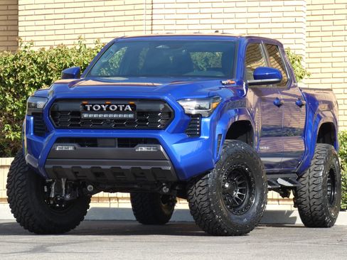 Used 2025 Toyota Tacoma SR5 image 4