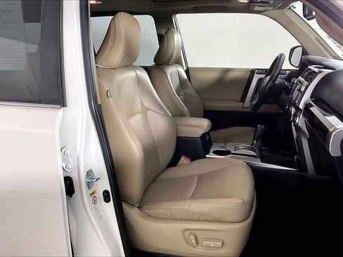 Used 2014 Toyota 4Runner Limited image 8