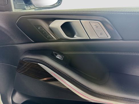 Used 2019 BMW X7 xDrive40i w/ Cold Weather Package image 31