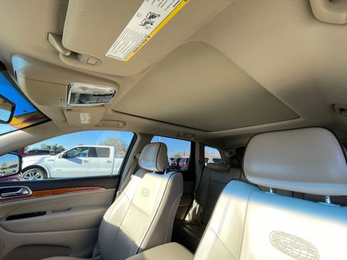 Used 2012 Jeep Grand Cherokee Overland w/ Trailer Tow Group IV image 13