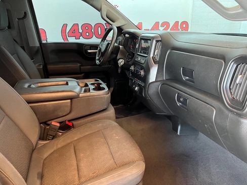 Used 2019 Chevrolet Silverado 1500 Custom w/ Custom Value Package image 9