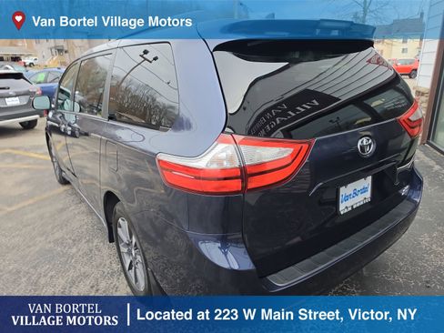 Used 2018 Toyota Sienna XLE w/ XLE Navigation Package image 7