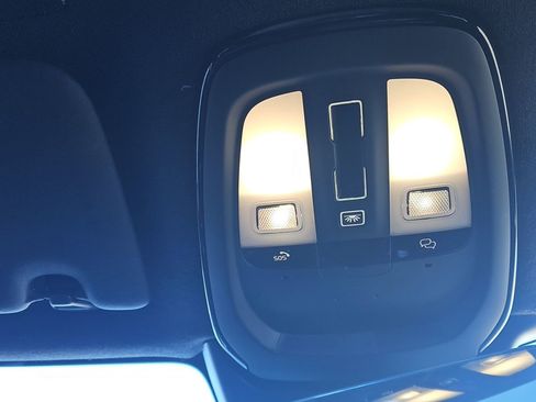 Used 2023 Volvo XC40 Recharge Ultimate image 21