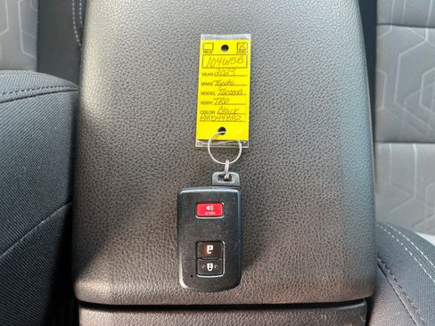 Used 2023 Toyota Tacoma TRD Sport w/ Black Out Package (TMS) image 28