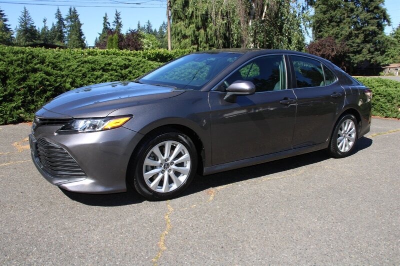 Used 2018 Toyota Camry LE FWD image 1