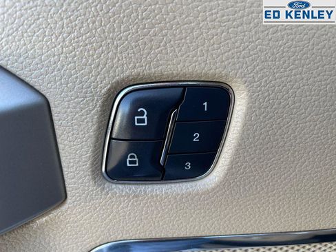 Used 2017 Ford F150 Lariat image 25