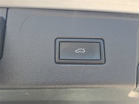 Used 2023 Volkswagen Atlas SE FWD image 26