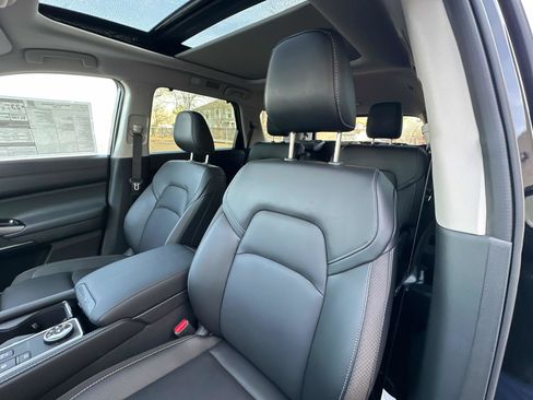 New 2026 Nissan Pathfinder SL w/ SL Premium Package AWD/4WD image 25