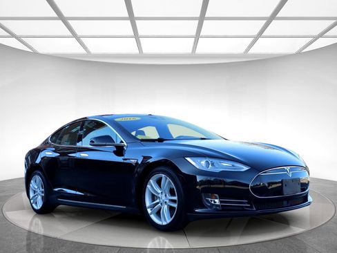 Used 2016 Tesla Model S 85D image 3