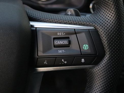 Used 2025 Mitsubishi Outlander SE image 17