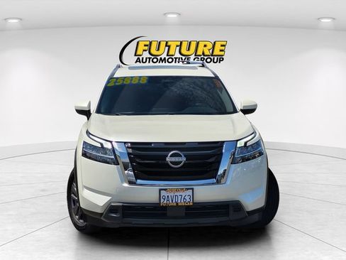Certified 2022 Nissan Pathfinder SV w/ SV Premium Package FWD image 2