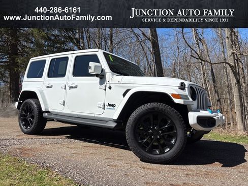 Used 2021 Jeep Wrangler Unlimited Sahara image 1