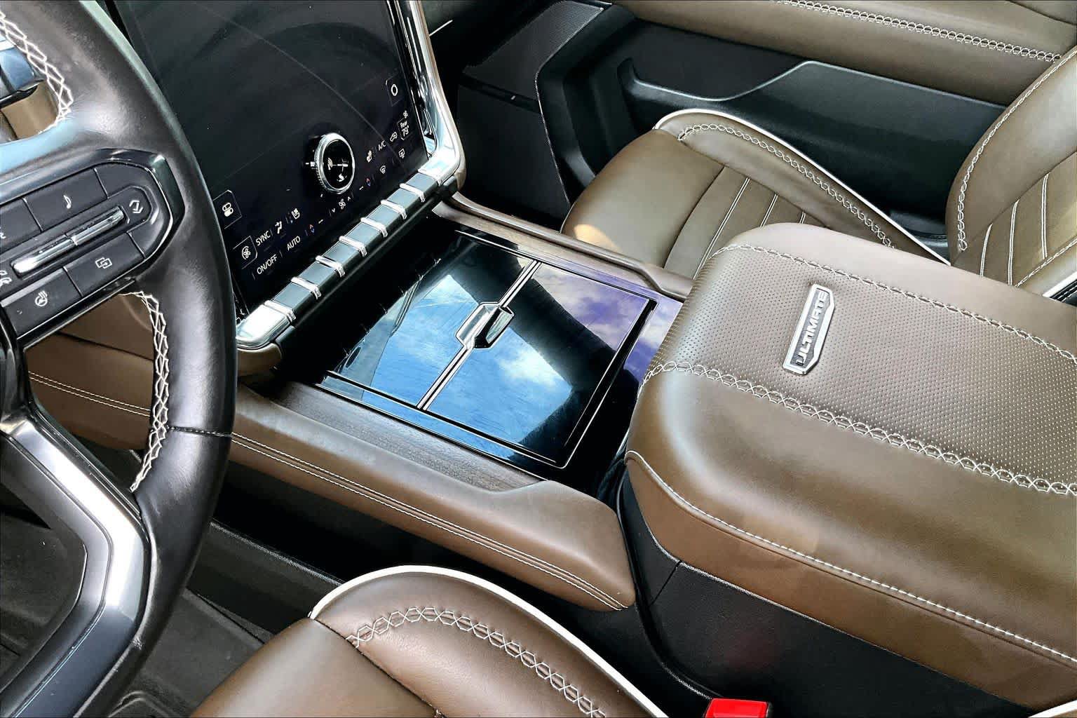 Used 2025 GMC Yukon Denali Ultimate AWD/4WD image 16