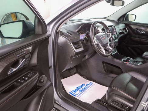 Used 2020 GMC Terrain SLT w/ Preferred Package image 3