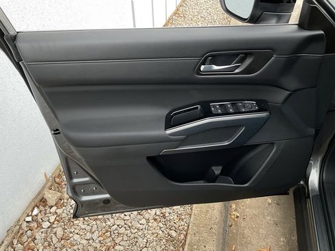 New 2026 Nissan Pathfinder SL image 12