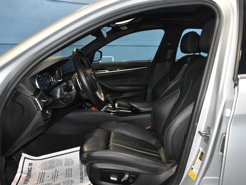 Used 2019 BMW 530i w/ Convenience Package image 9