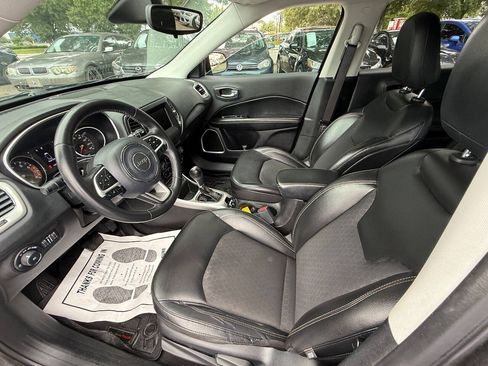 Used 2019 Jeep Compass Latitude FWD image 11