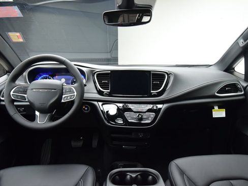 New 2027 Chrysler Pacifica Select FWD image 38