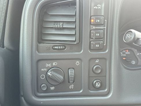 Used 2004 Chevrolet Silverado 2500 LS image 26