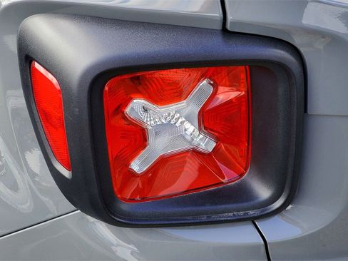 Used 2023 Jeep Renegade Latitude image 7